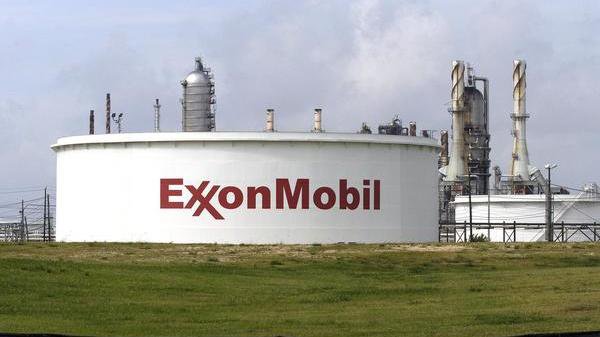 Exxon restarting large crude unit coker at Beaumont Texas