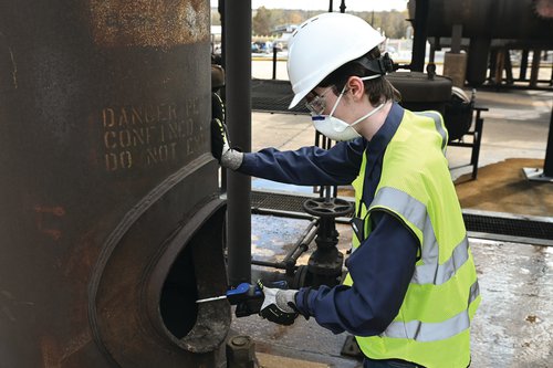 5 ways confined space monitoring technology reduces workforce risk and increases efficiency