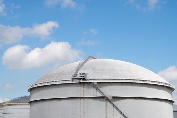 Storage tank with Floating Roof small.jpg